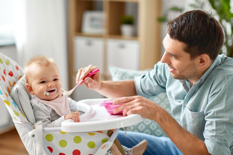 Baby wird gefüttert